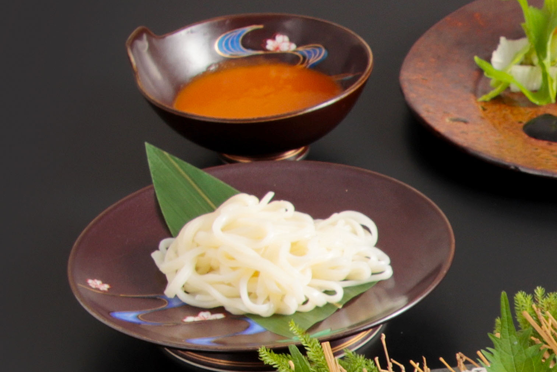 冷やしつけ麺、伊勢海老出汁 または 伊勢海老の海苔茶漬け、香の物